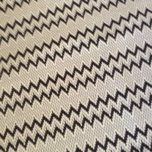 LAST CHANCE - Grey black design skirt - Picture 3 of 4